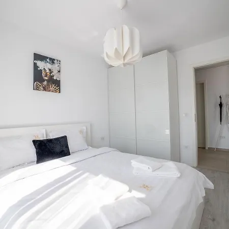 Cozy Coresi By Mm Host Apartment *